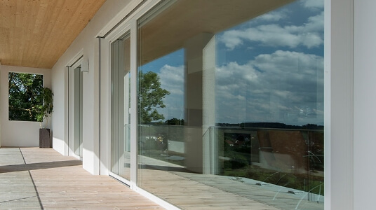 Fenster aus Kunststoff, Aluminium und Holz von Inotherm